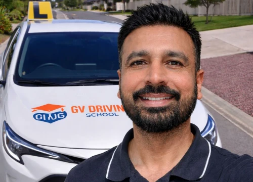 Gary providing patient one-to-one driving instruction in Shepparton